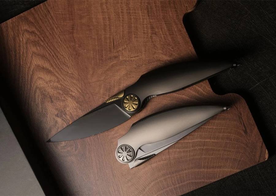 当钛金属生长成刀：Rike Predator 如何用五轴铣削颠覆工业设计认知